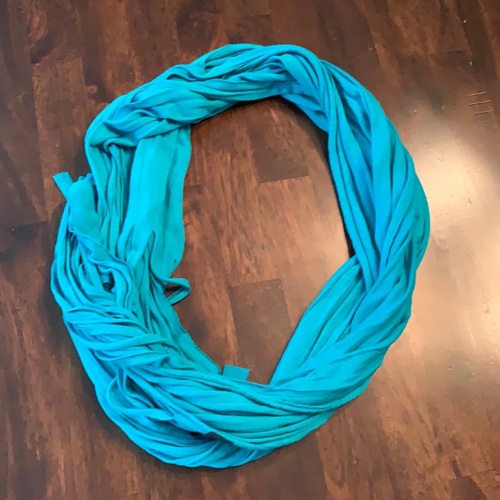 🎉3/$15🎉 Express turquoise scarf with fringe on ends